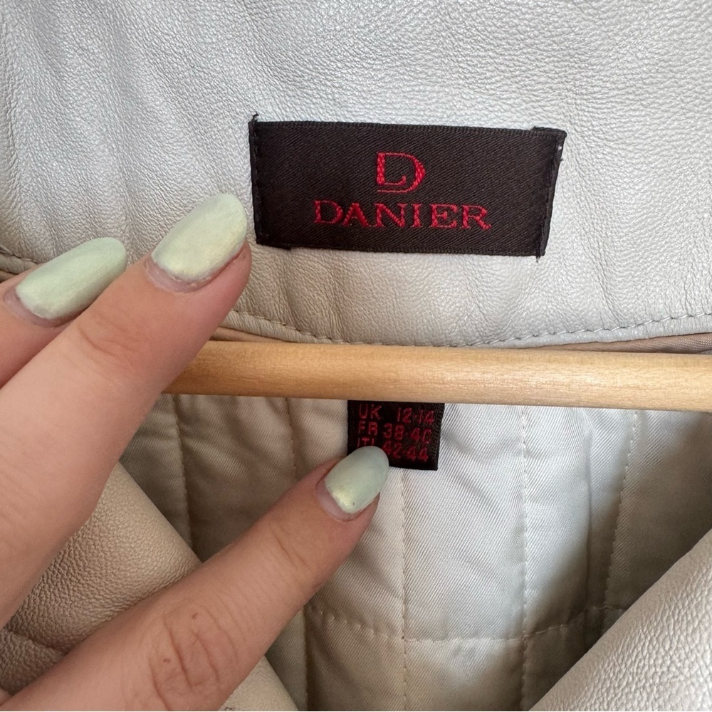 Vintage Danier Genuine Leather Jacket Creamy Taupe, Zip, Minimalist Cut 8/10 - Picture 7 of 8